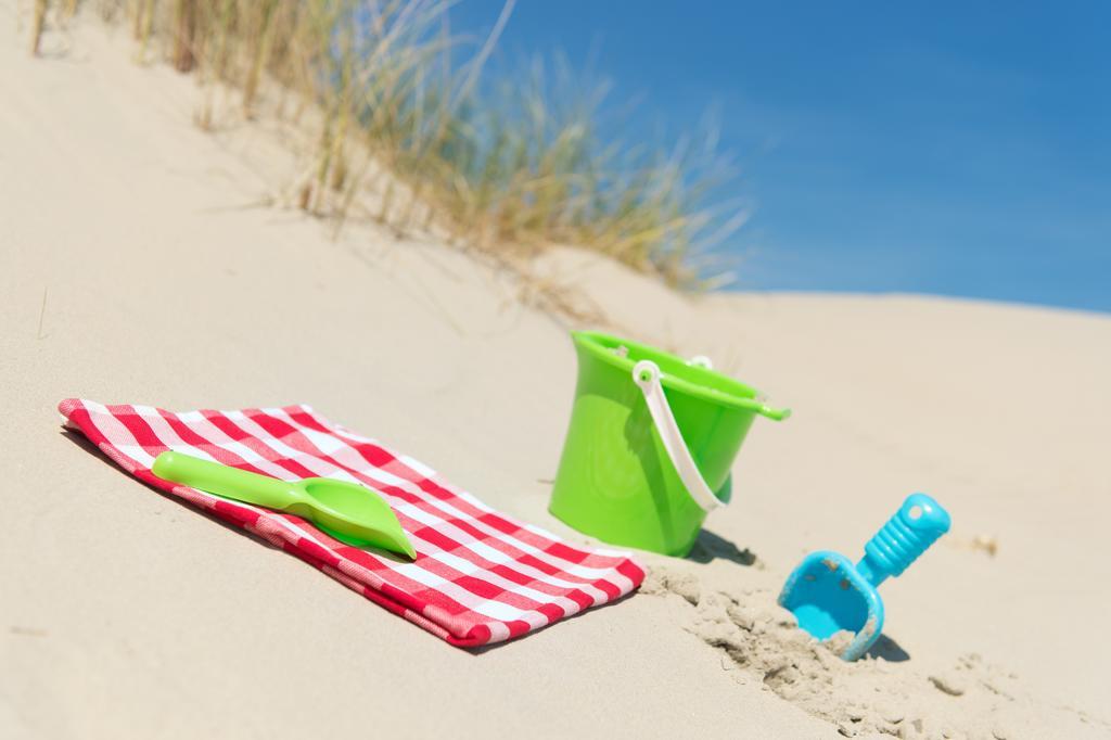 'T Strandhuys En De Vuurtoren, Met Eigen Keuken, Zonnig Terras Nabij Dorp, Duinen En Strand, Incl Verwarmd Binnen Zwembad ฮอลลุม ห้อง รูปภาพ