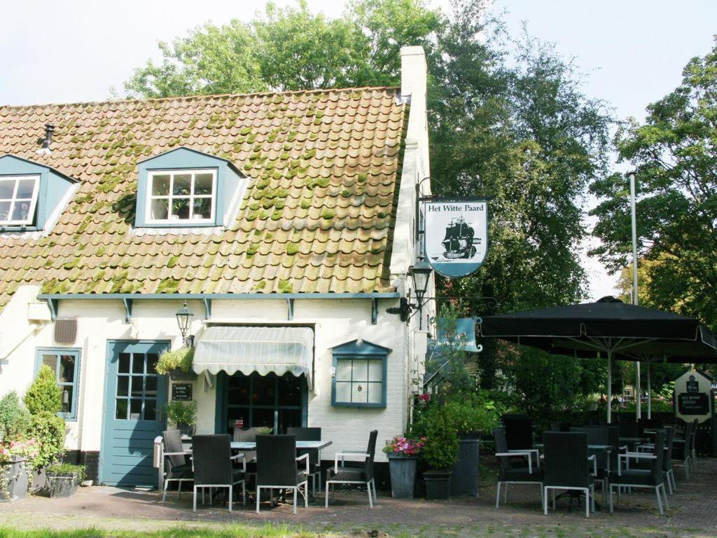'T Strandhuys En De Vuurtoren, Met Eigen Keuken, Zonnig Terras Nabij Dorp, Duinen En Strand, Incl Verwarmd Binnen Zwembad ฮอลลุม ภายนอก รูปภาพ