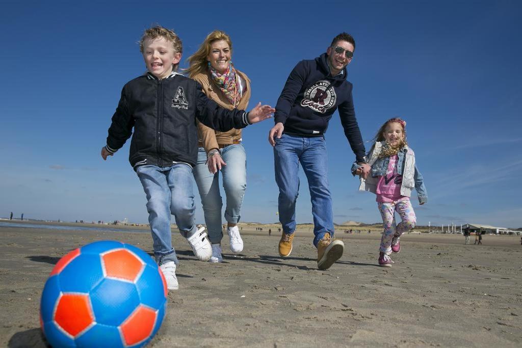 'T Strandhuys En De Vuurtoren, Met Eigen Keuken, Zonnig Terras Nabij Dorp, Duinen En Strand, Incl Verwarmd Binnen Zwembad ฮอลลุม ภายนอก รูปภาพ