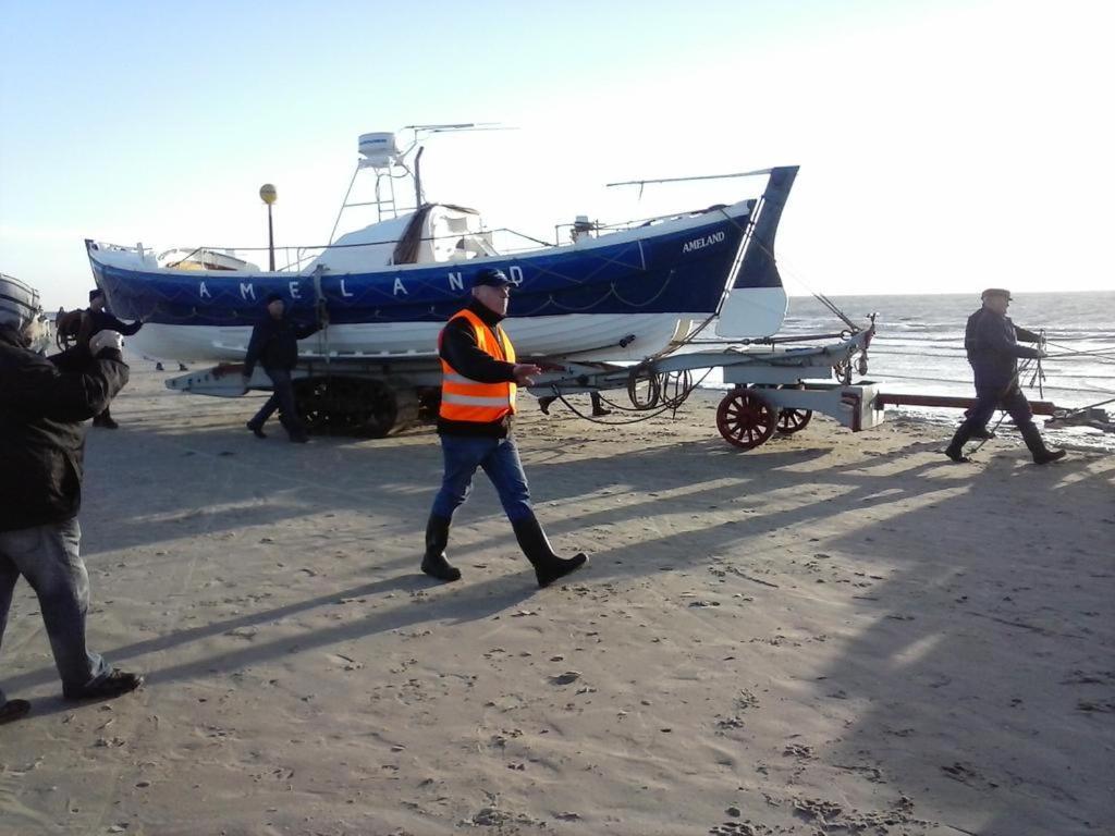 'T Strandhuys En De Vuurtoren, Met Eigen Keuken, Zonnig Terras Nabij Dorp, Duinen En Strand, Incl Verwarmd Binnen Zwembad ฮอลลุม ภายนอก รูปภาพ