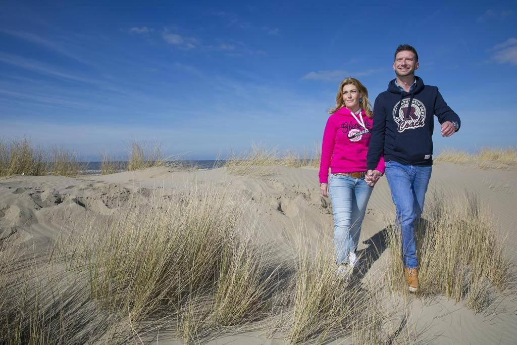 'T Strandhuys En De Vuurtoren, Met Eigen Keuken, Zonnig Terras Nabij Dorp, Duinen En Strand, Incl Verwarmd Binnen Zwembad ฮอลลุม ภายนอก รูปภาพ